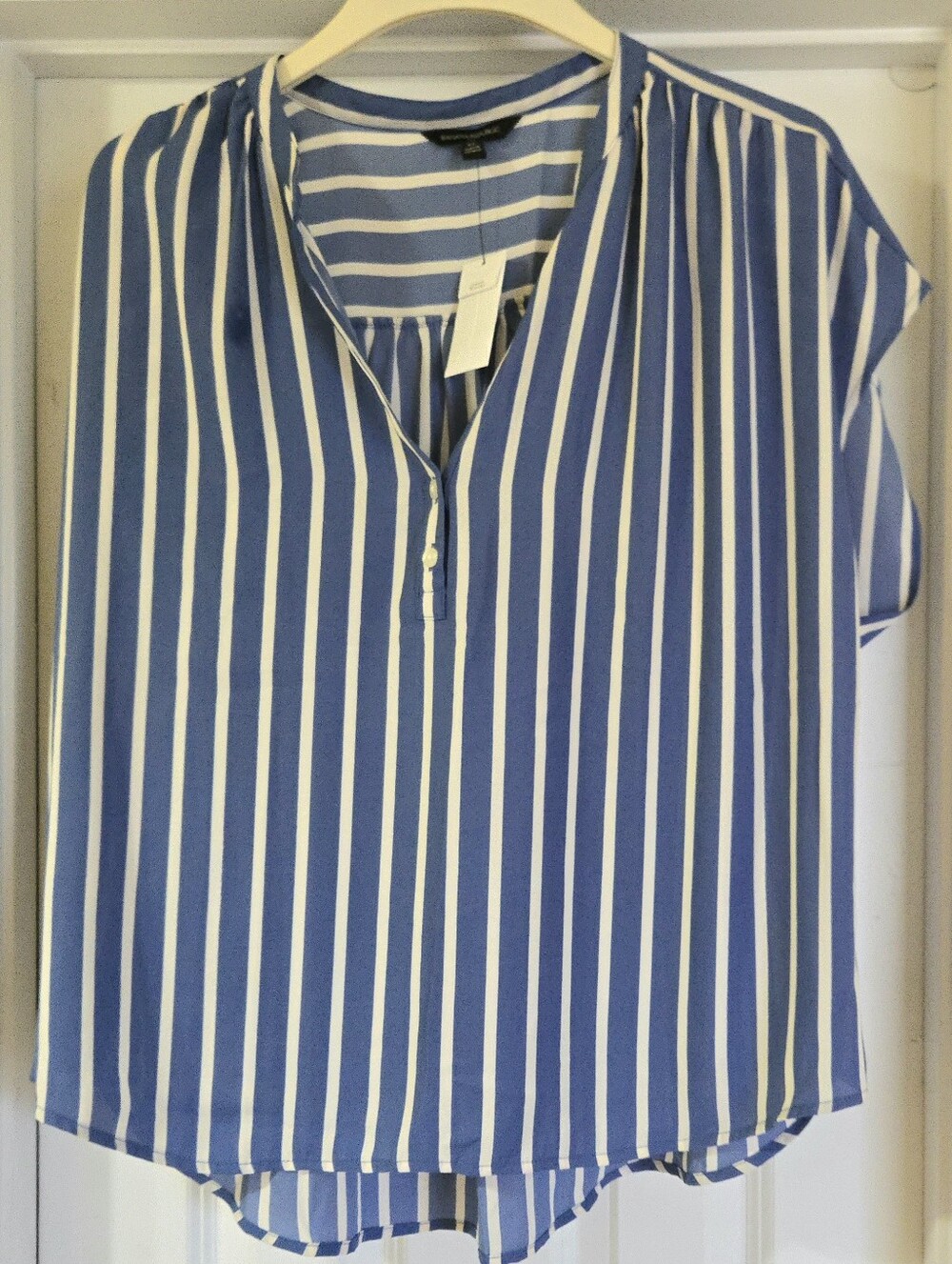 Banana Republic Women's  Blue and White Striped V-Neck Button Pullover Blouse XL